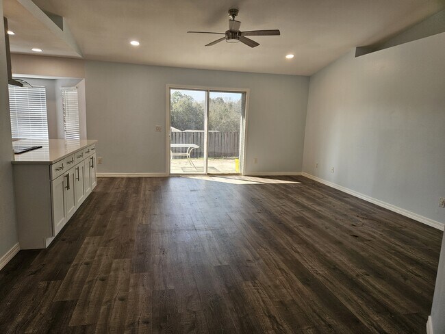 Photo - 1229 Northview Dr