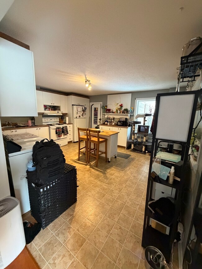 Building Photo - Au cœur de Hull - 1 chambre avec stationnement GRATUIT - 1,350 $ ! Unit 1