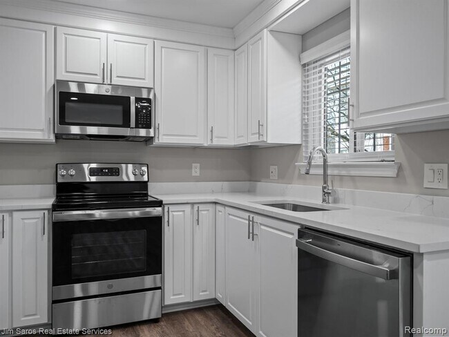 Photo - 895 Harcourt Rd