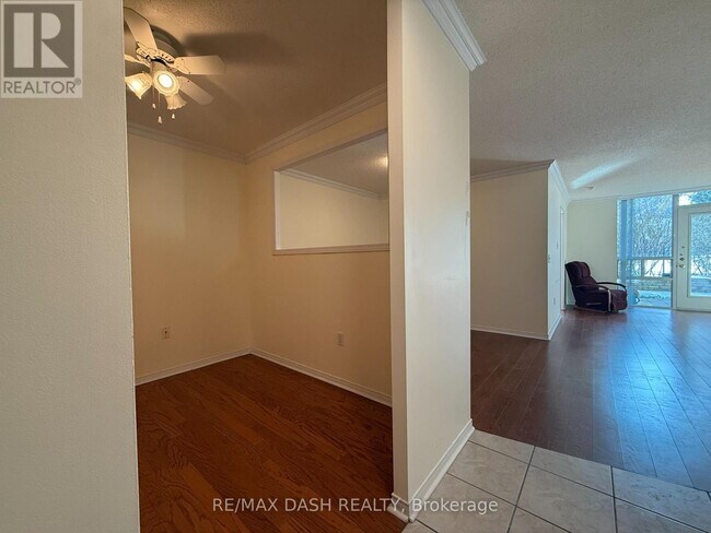 Photo - 17 Michael Power Pl Unit 106