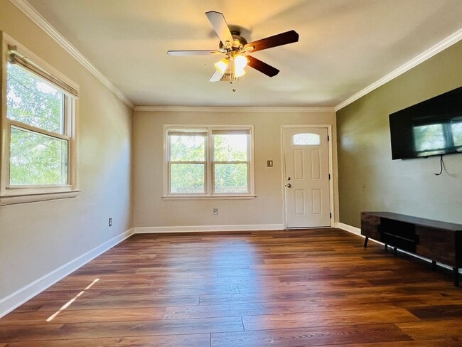 Photo - Charming Rancher in the Heart of Colonial ...