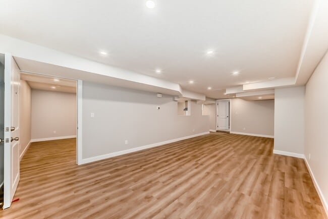 Photo - 4752 Memorial Dr E