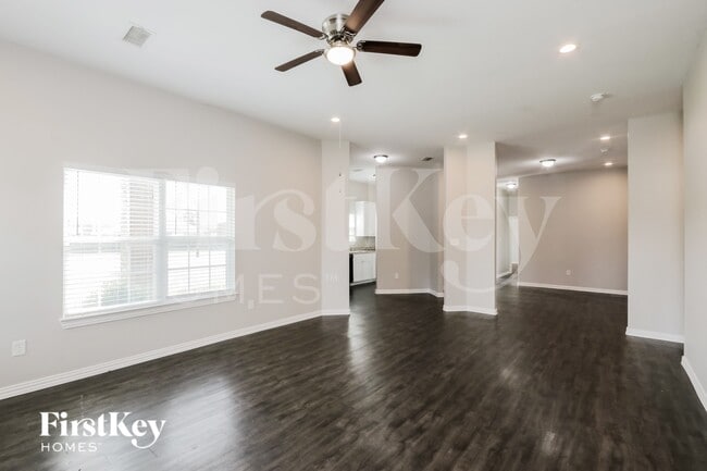 1633 Mockingbird Ln
