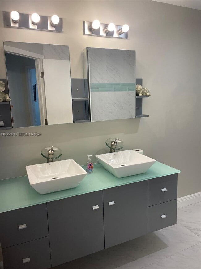 Photo - 246 Avenue L