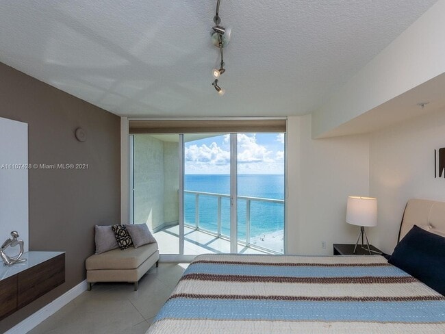 Building Photo - 16699 Collins Ave Unit 1709