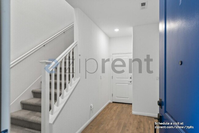 Photo - 586 Jayne Ct