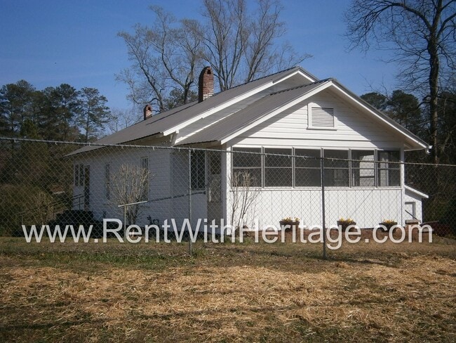 Photo - GORGEOUS RANCH/ GRAND PA'S BUNGELOW/ 1.6 ACRES/ FRONT PORCH/ PRIVATE YARD