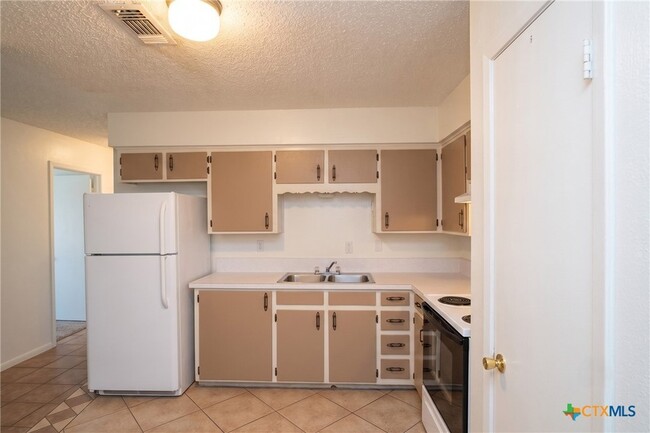 Photo - 703 Traci Dr
