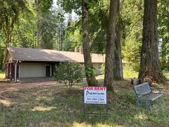 Large Three Bedroom on a 1+ Acre Lot - Large Three Bedroom on a 1+ Acre Lot House