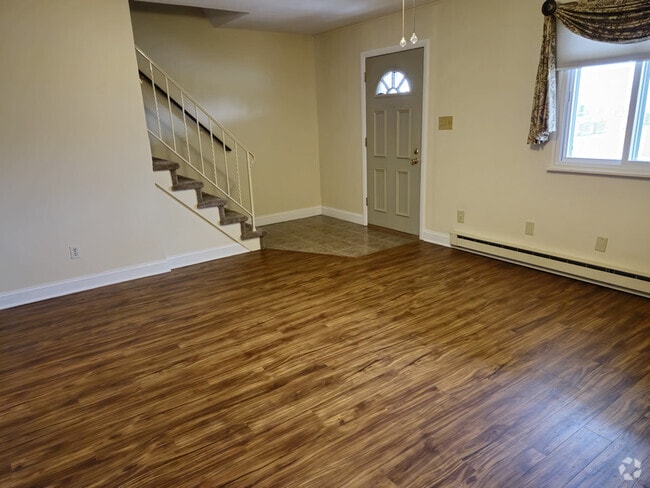 Living Room - 2312 Grove Rd Rental