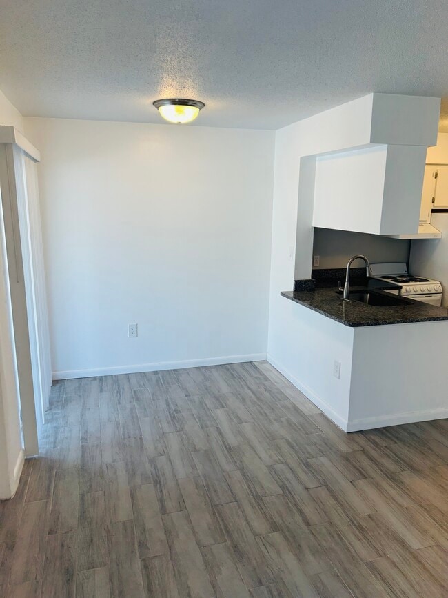 Photo - 4035 S School Ave Unidad C3