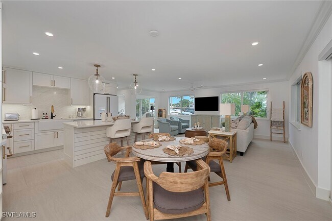 Building Photo - 1950 Gulf Shore Blvd N Unit 107