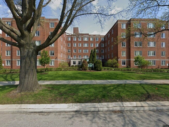 Photo - 19425 Van Aken Blvd