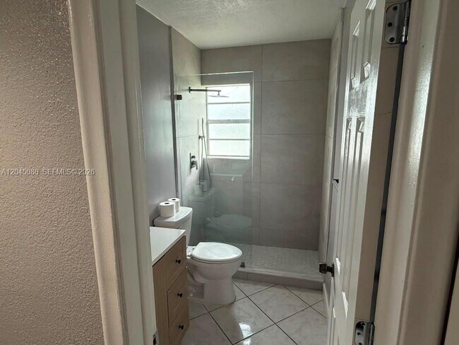 Photo - 5870 NW 16th Pl Unidad 4