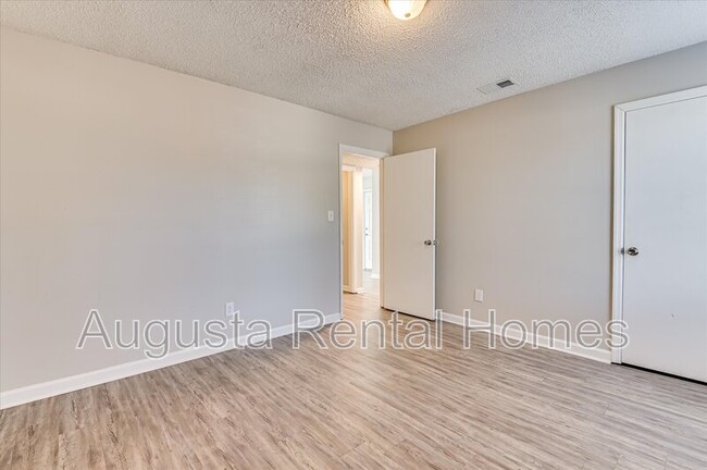 Photo - 170 Chalet North CT