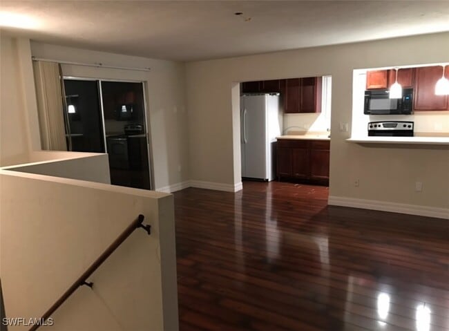 Photo - 250 10th St NE