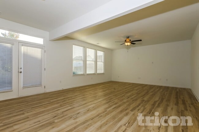 Photo - 132 Everett Sq