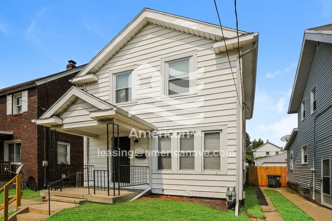 Photo - 1734 Brussels St