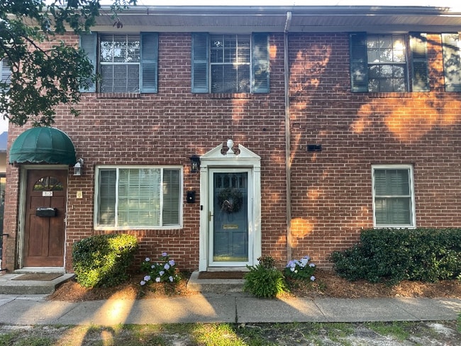 Building Photo - 2846 Walton Way Rental