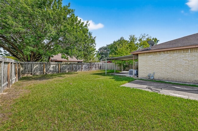 Building Photo - 7407 Alegria Dr