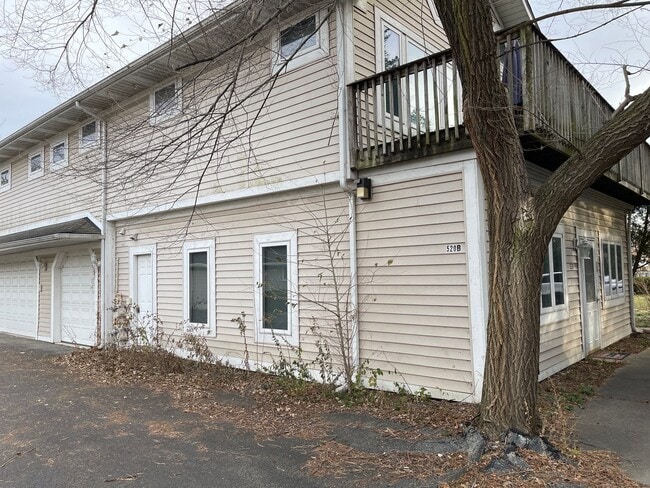 Photo - Nice and Spacious 1 Bedroom 1 Bath with Attached 1 Car Garage located in Wauconda!