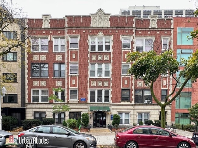 Building Photo - 523 W Melrose St Unit A02C