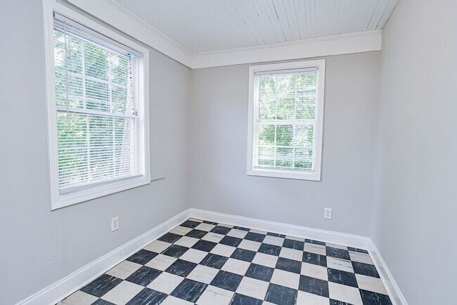 Photo - 105 Francis Ave