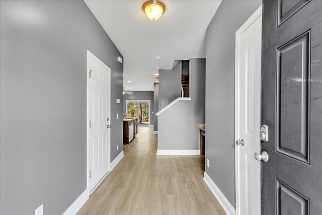 Photo - Richmond Hill- 3Br, 2 1/2 Bath Townhome