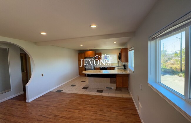 3303 S Ainsworth Ave Unit B