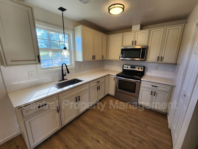 Photo - 158 S Forest St