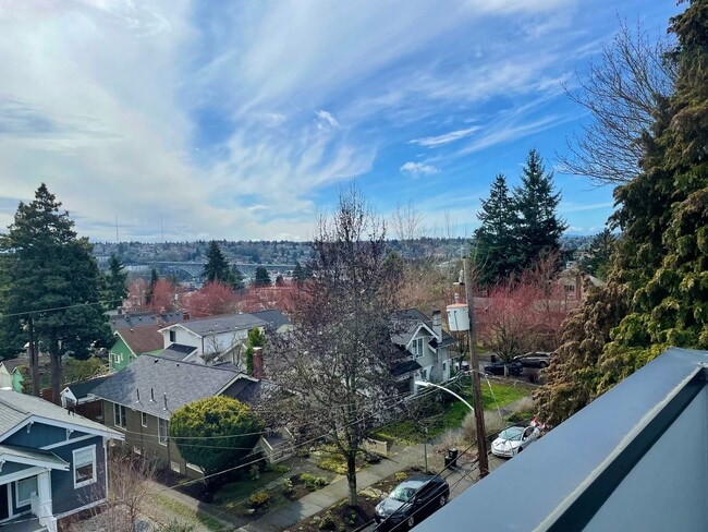 Photo - 4-Star Green Built 3-bed, 2 bath Modern Townhome with Views!