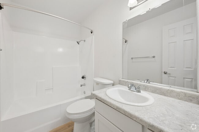 2BR, 2BA - 898SF - Second Bathroom