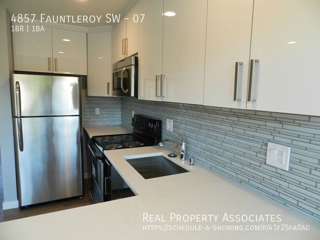 Photo - 4857 Fauntleroy Wy SW Unit 07
