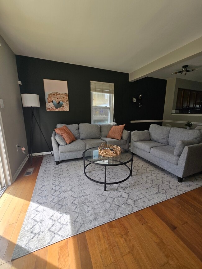 3045 Shepperton Ter Unidad 3 Bedroom Townhouse