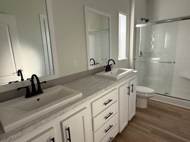 1635 Voyager Dr