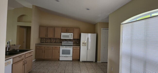 Photo - 6122 NW E Deville Cir