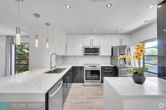 Building Photo - 21338 Juego Cir Unit 11B Rental