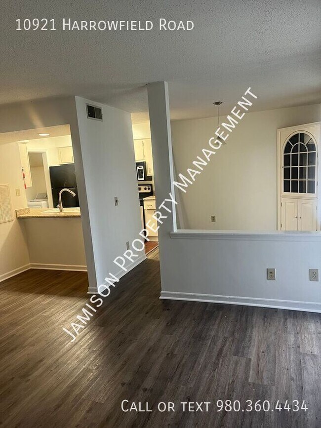 10921 Harrowfield Rd