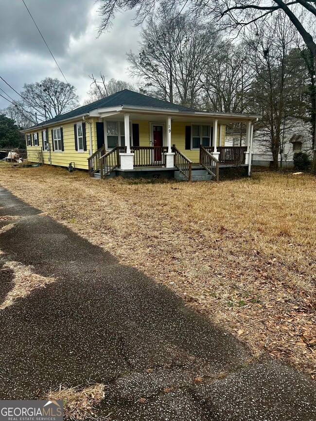 Building Photo - 19 Helms St