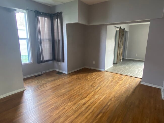 Building Photo - 605 N Market St Unit 1