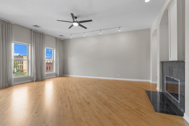 Photo - 111 E Van Buren St Unit 3