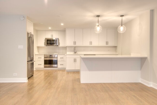 Photo - 227 E Walton Pl Unidad 8W