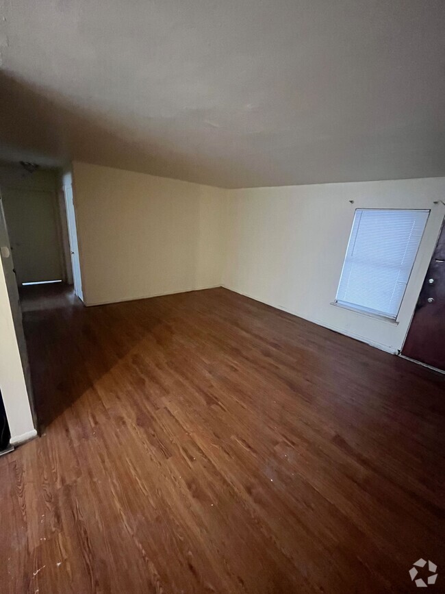 Building Photo - 16611 Greenfield Rd Rental