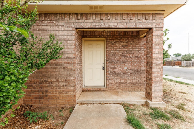 Photo - 3102 109th St