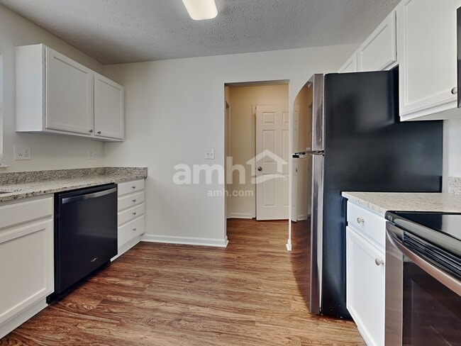 Photo - 922 Whispering Pine Way