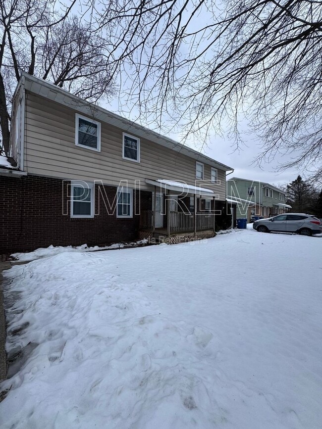 Building Photo - 782 Akron Blvd