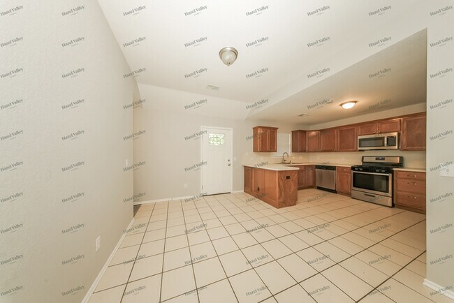 Photo - 3417 Shona Way