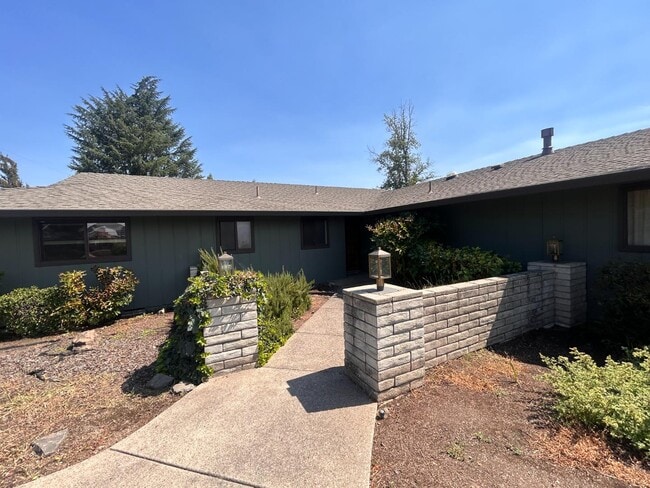 Photo - 2100 Hobert St