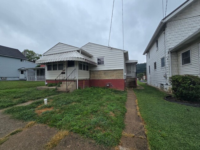 3 Bedroom Home - Conveniently Located in N... - 3 Bedroom Home - Conveniently Located in N...