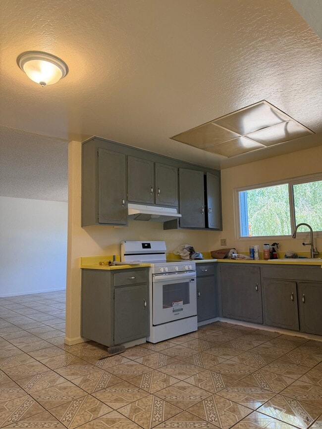 Photo - 440 Gibson Rd